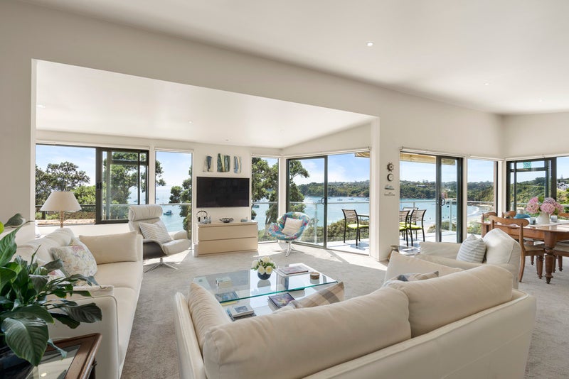 35 Waikare Road, Oneroa, Waiheke Island - Carousel 2