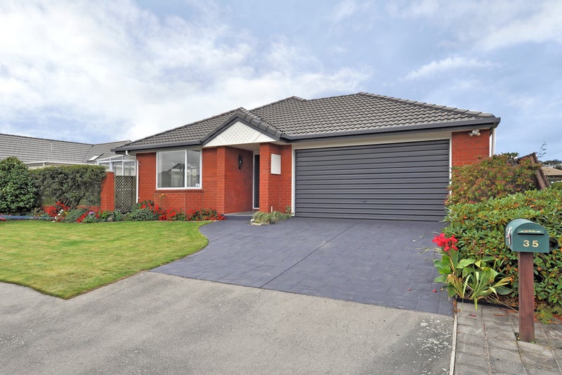 35 Kintyre Drive, Broomfield, Christchurch - Carousel 1