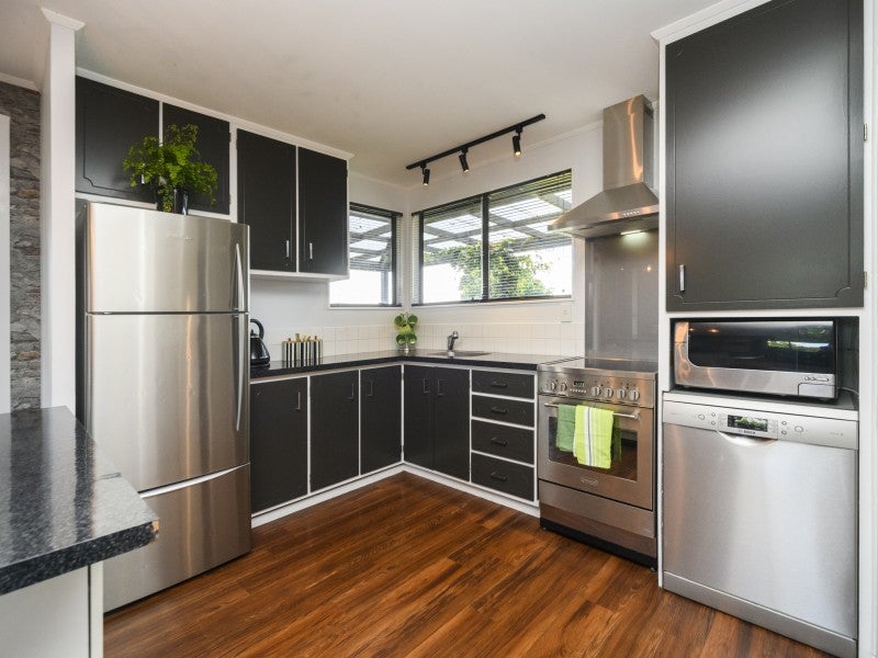 20 Leander Place, Milson, Palmerston North - Carousel 2