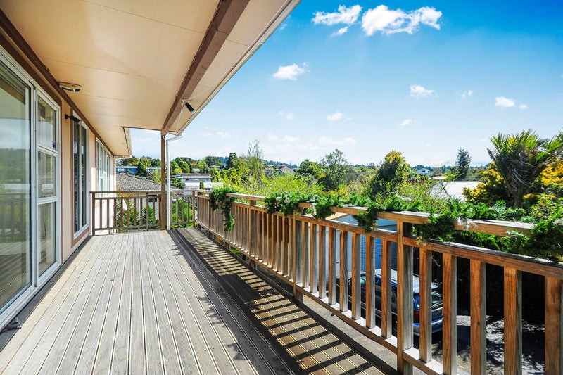 36 Barron Drive, Green Bay, Auckland - Carousel 2