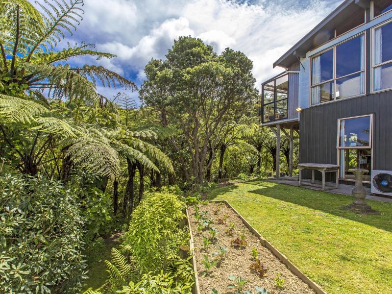 13 Christina Grove, Normandale, Lower Hutt - Carousel 2