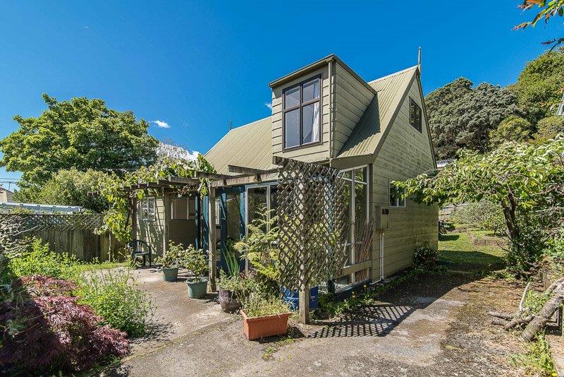 137 Aro Street, Aro Valley, Wellington - Carousel 1