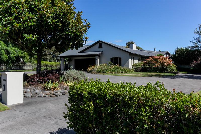 30 Shelter Grove, Frankleigh Park, New Plymouth - Carousel 1