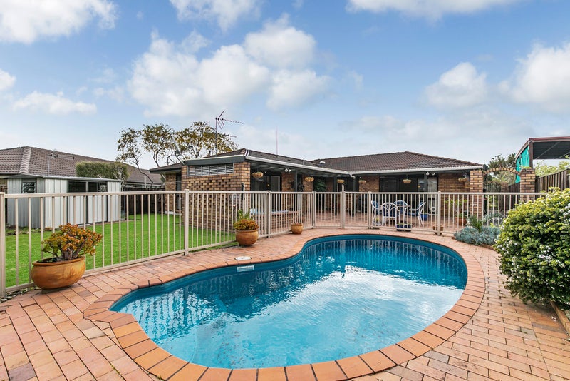 92 Walter Strevens Drive, Conifer Grove, Takanini - Carousel 1