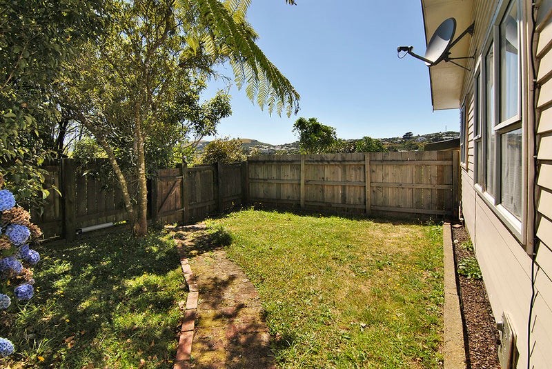 8A Stella Grove, Newlands, Wellington - Carousel 2