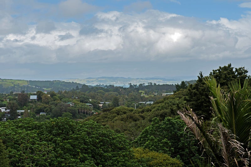 29 Beresford Avenue, Surfdale, Waiheke Island - Carousel 2
