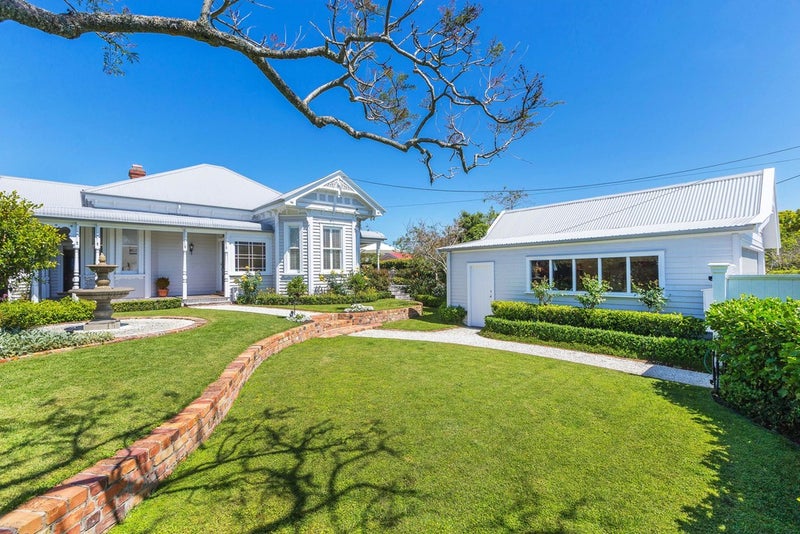 3 First Avenue, Stanley Point, Auckland - Carousel 1