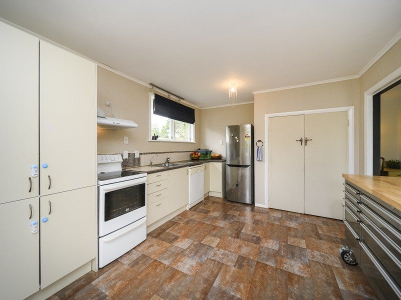 12 Dittmer Drive, Awapuni, Palmerston North - Carousel 2