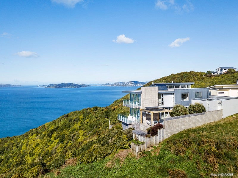 21 Bendigo Grove, Newlands, Wellington - Carousel 1