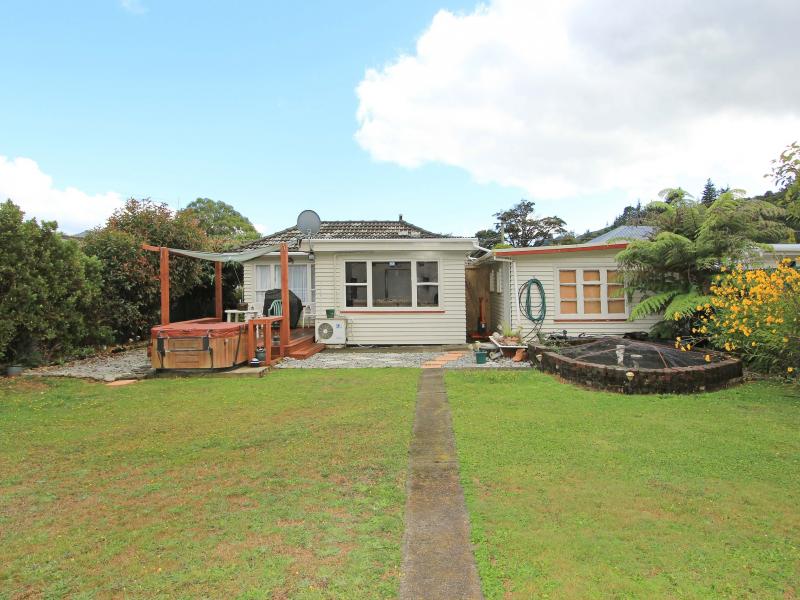 18 Poole Crescent, Wainuiomata, Lower Hutt - Carousel 1