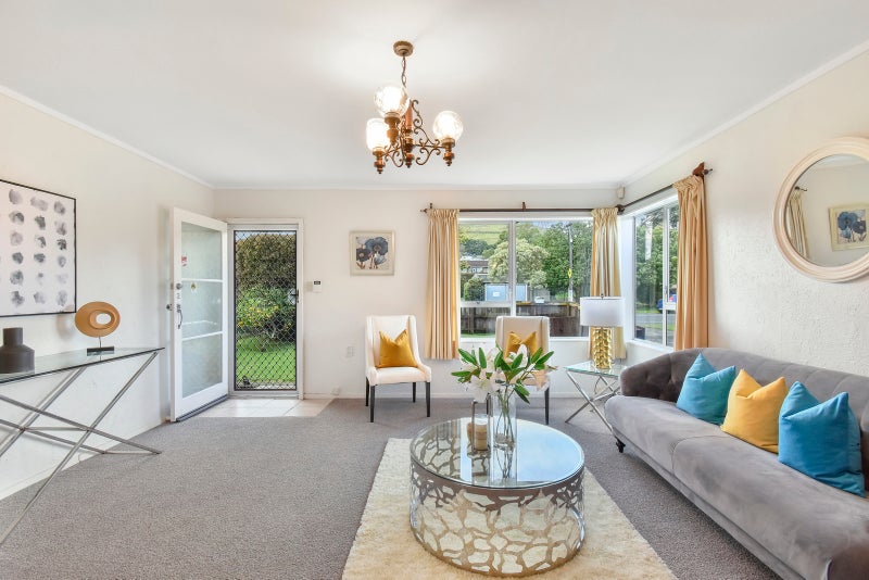 2/76 Wallace Road, Mangere Bridge, Auckland - Carousel 1