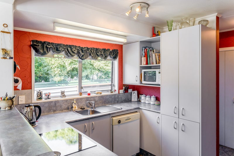 1 Geraldine Crescent, Cloverlea, Palmerston North - Carousel 2