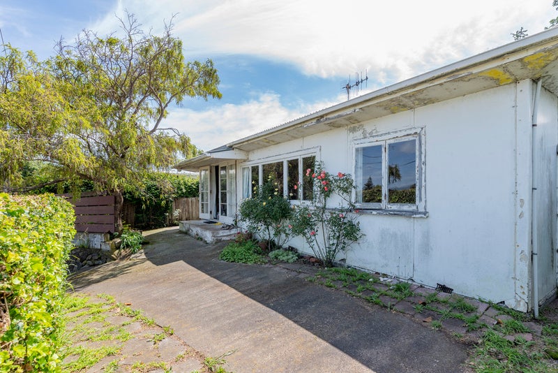 22 Wharemauku Road, Raumati Beach, Paraparaumu - Carousel 1