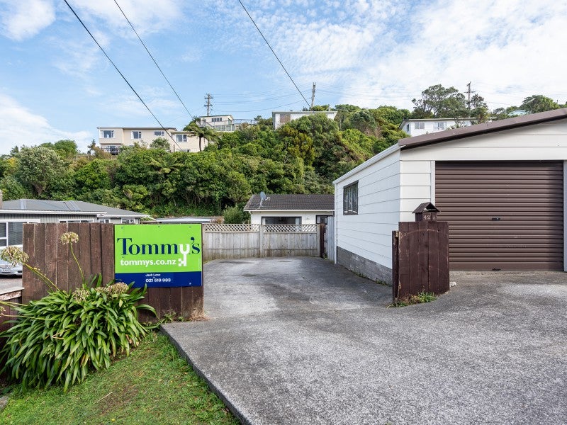 42A Salford Street, Newlands, Wellington - Carousel 13