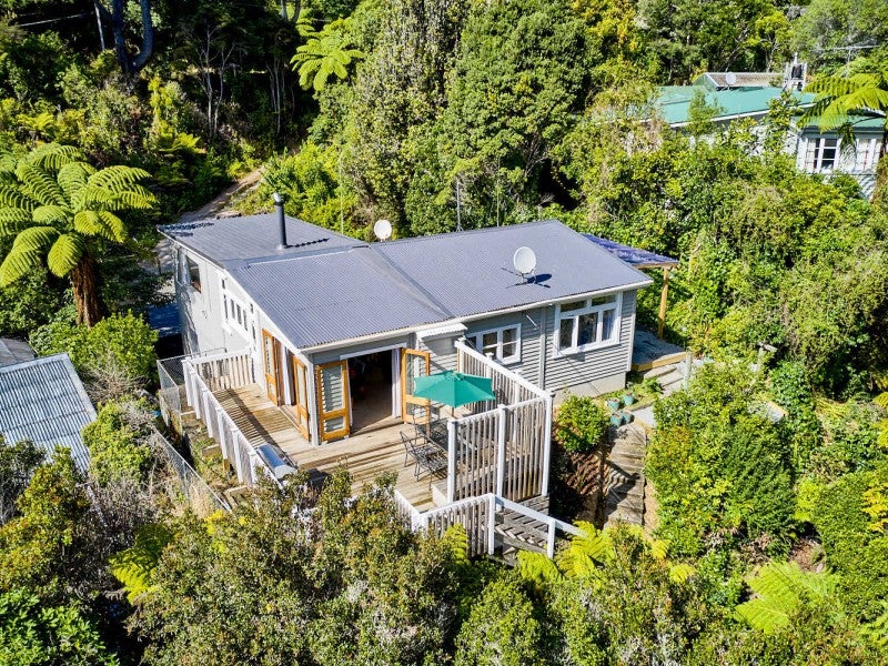 33 Wyndham Road, Pinehaven, Upper Hutt - Carousel 1