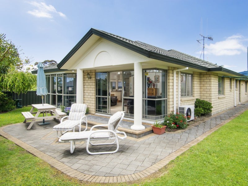 12 Ryegrass Dell, Welcome Bay, Tauranga - Carousel 1