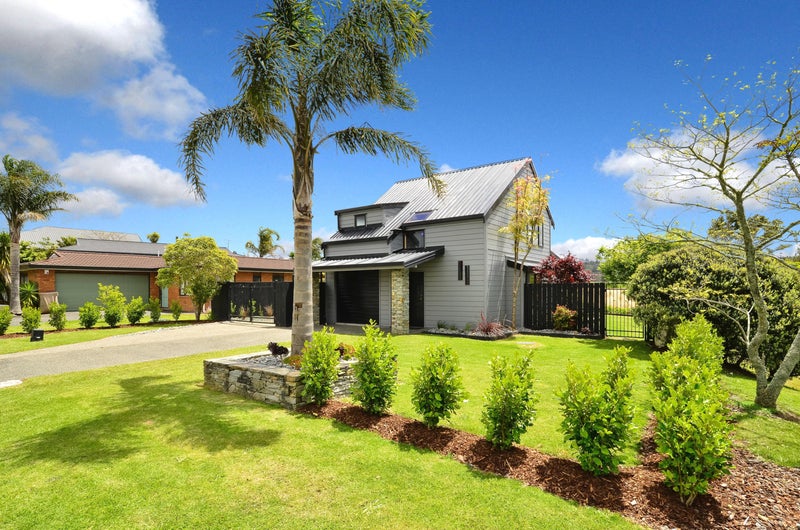 63 Merlot Heights, Huapai, Kumeū - Carousel 1