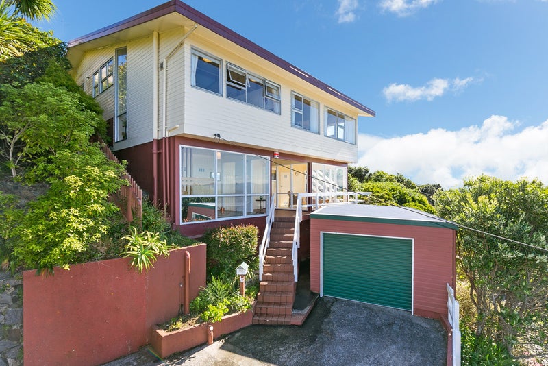 18 Highbury Crescent, Highbury, Wellington - Carousel 1