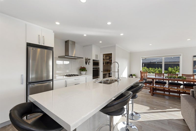 9 Rose Berry Crescent, Flagstaff, Hamilton - Carousel 2