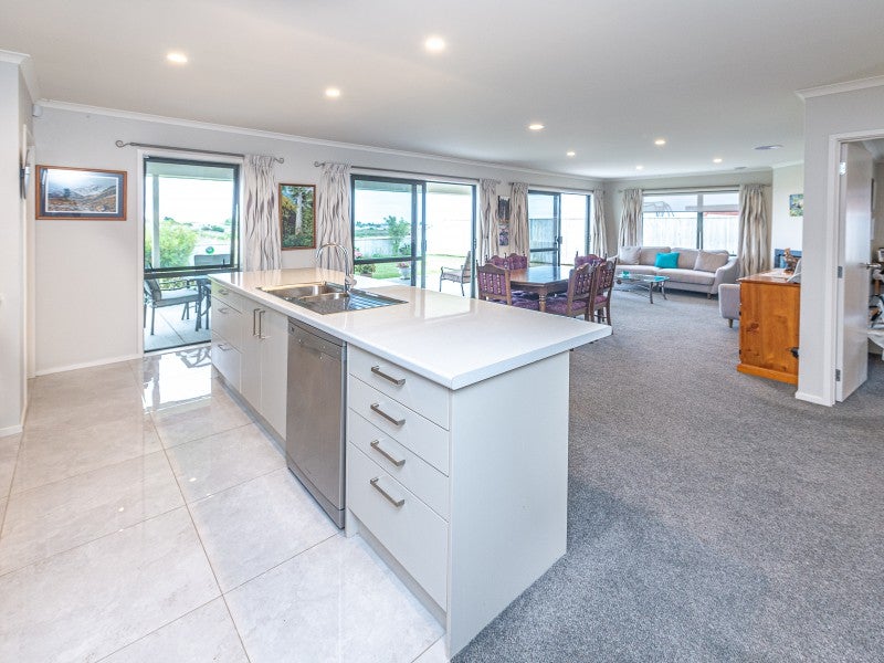 33 Magnolia Crescent, Tawhero, Whanganui - Carousel 2