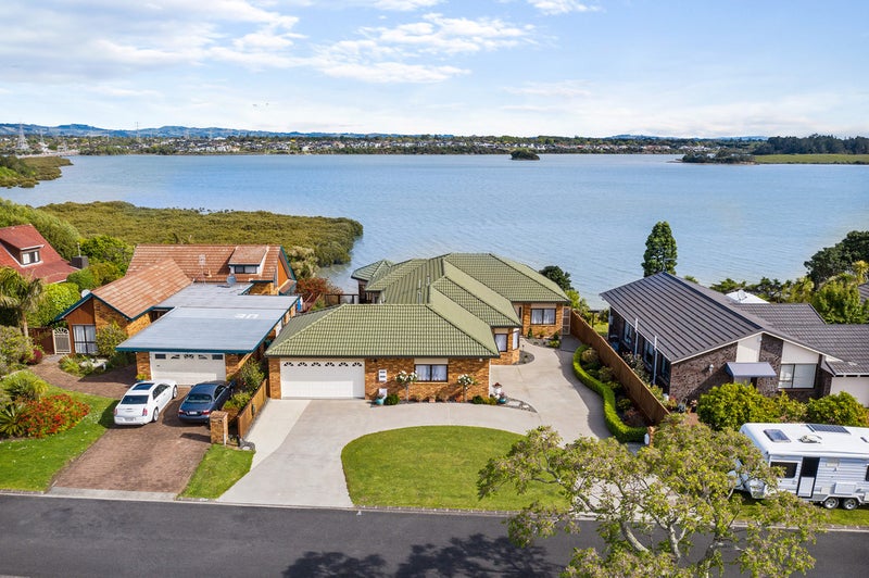 32 Reynard Terrace, Conifer Grove, Takanini - Carousel 1