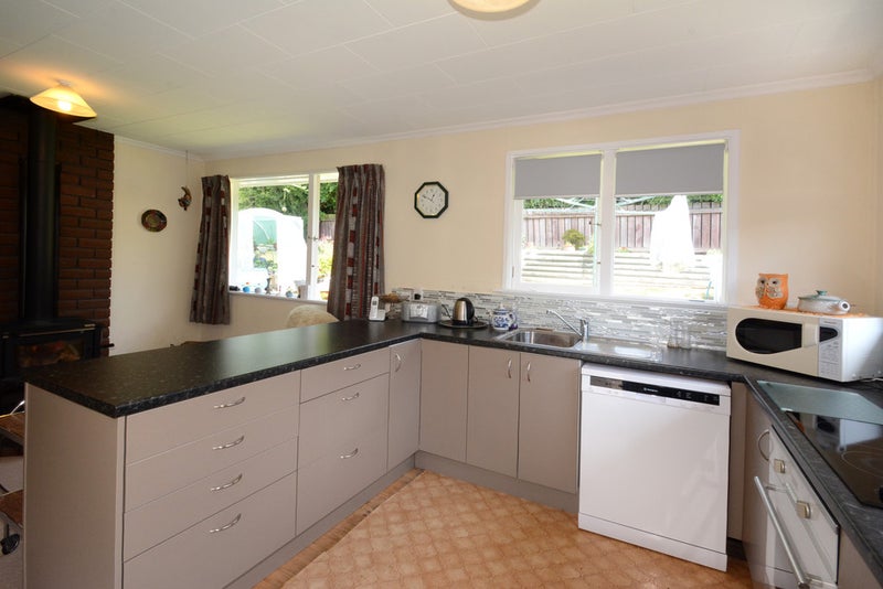 5 Elwyn Crescent, Green Island, Dunedin - Carousel 2