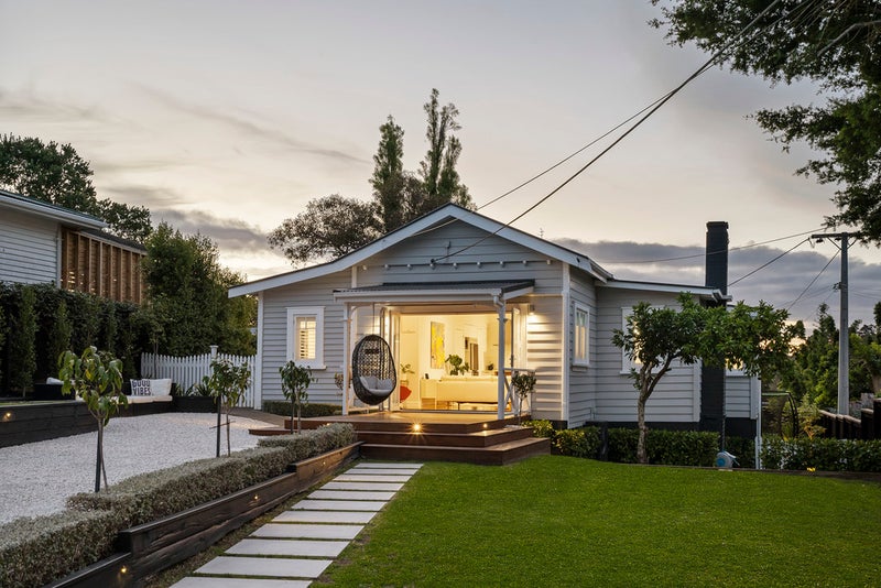 8 Rambler Crescent, Beach Haven, Auckland - Carousel 2