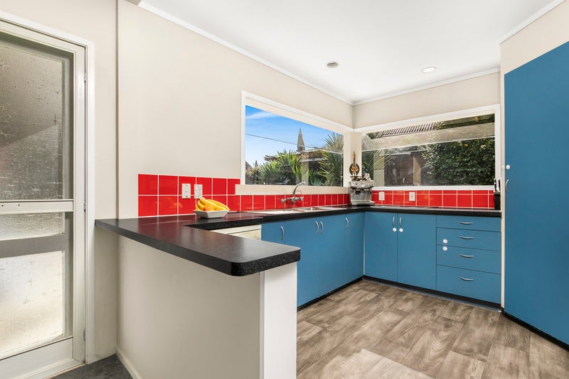 2/4 Sharivari Place, Conifer Grove, Takanini - Carousel 2