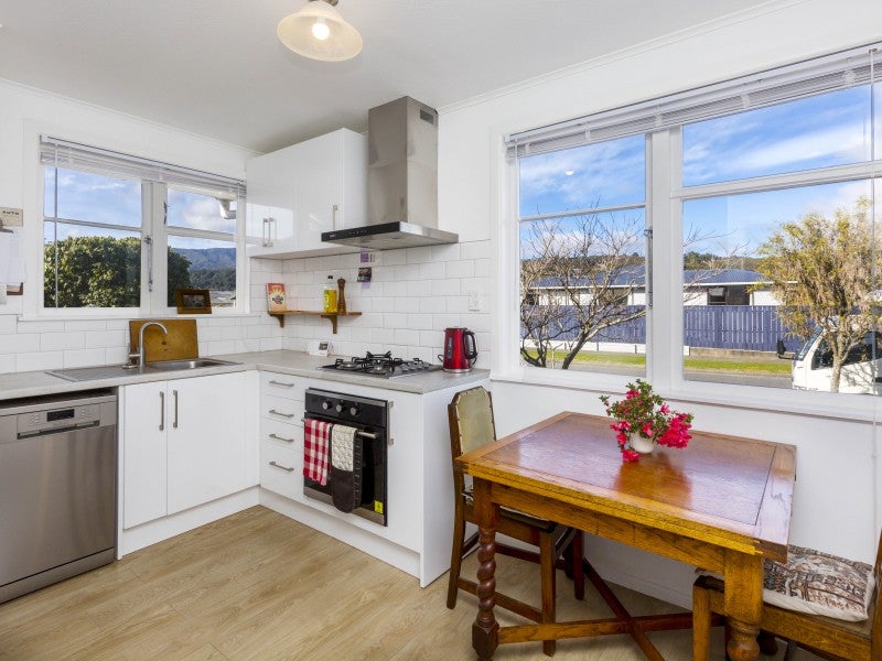 19A CLOUSTON PARK RD, CENTRAL, UPPER HUTT - Carousel 2