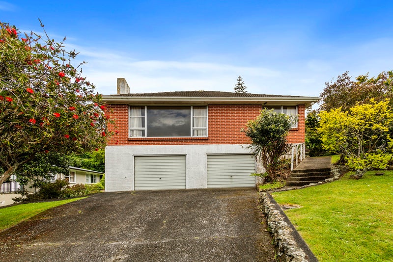 17 Dowse Drive, Maungaraki, Lower Hutt - Carousel 1