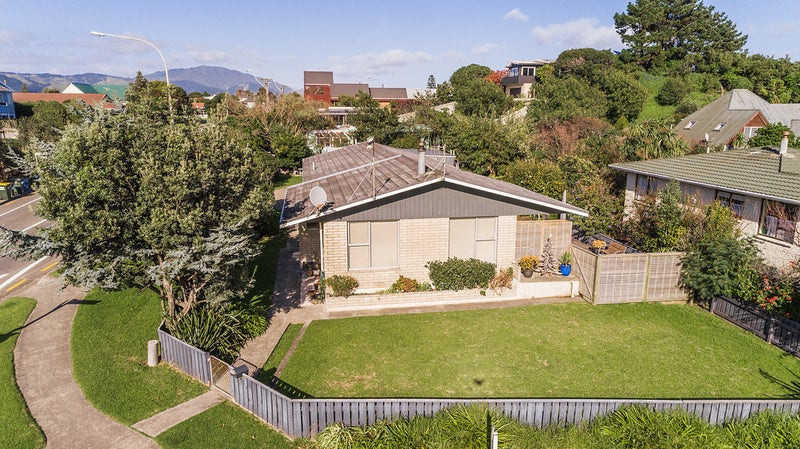 22 Garden Road, Raumati Beach, Paraparaumu - Carousel 2
