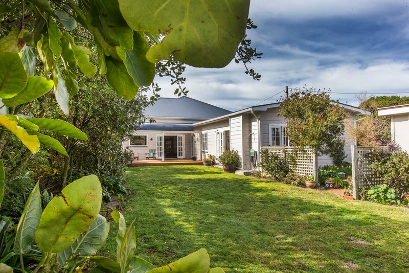 194 Onepu Road, Lyall Bay, Wellington - Carousel 1