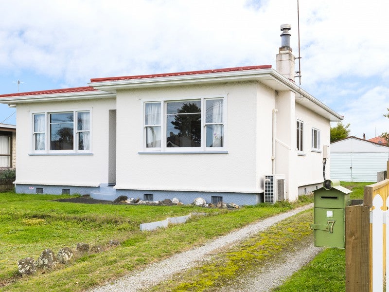 7 Wellington Street, Te Hapara, Gisborne - Carousel 1