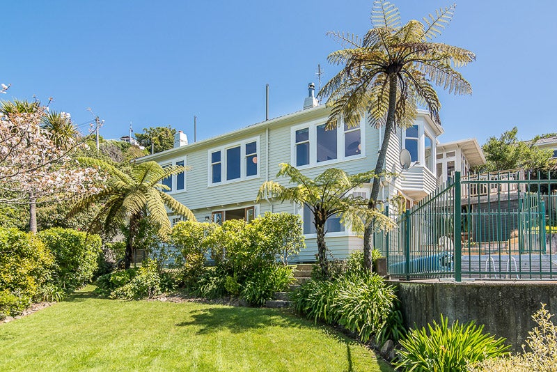 11 Glenville Road, Karaka Bays, Wellington - Carousel 2