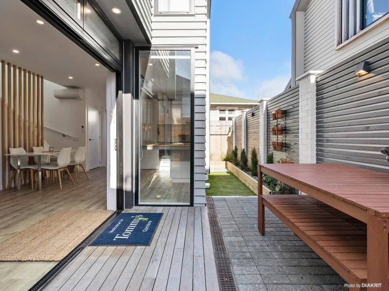 82B Wallace Street, Mount Cook, Wellington - Carousel 2