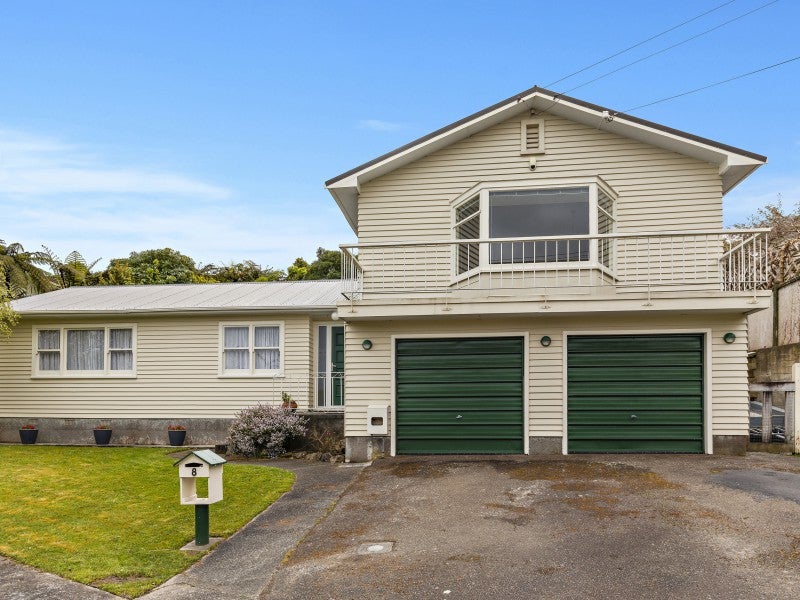 8 Bedford Grove, Kelson, Lower Hutt - Carousel 1