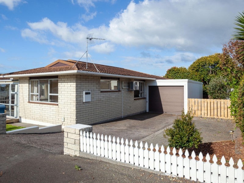 7 Birdwood AVE, Moturoa, New Plymouth - Carousel 1