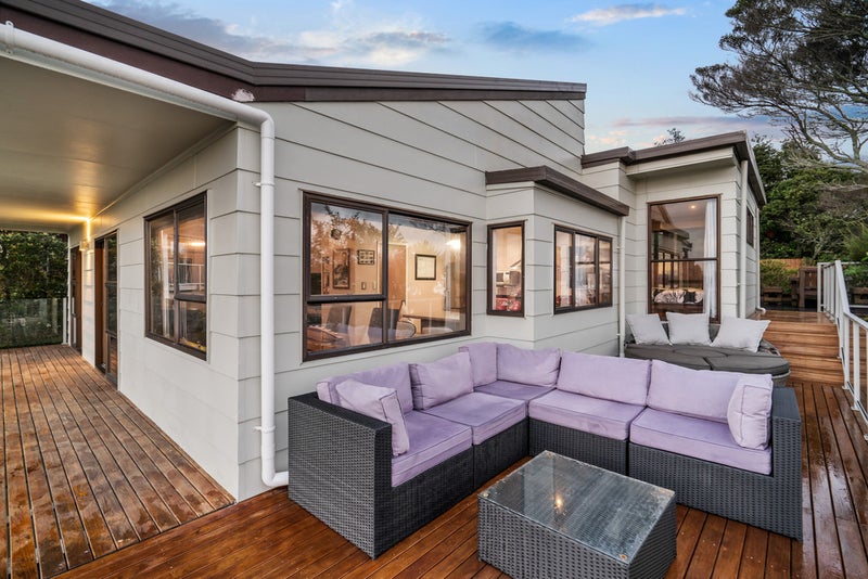 4 Seahorse Place, Beach Haven, Auckland - Carousel 2
