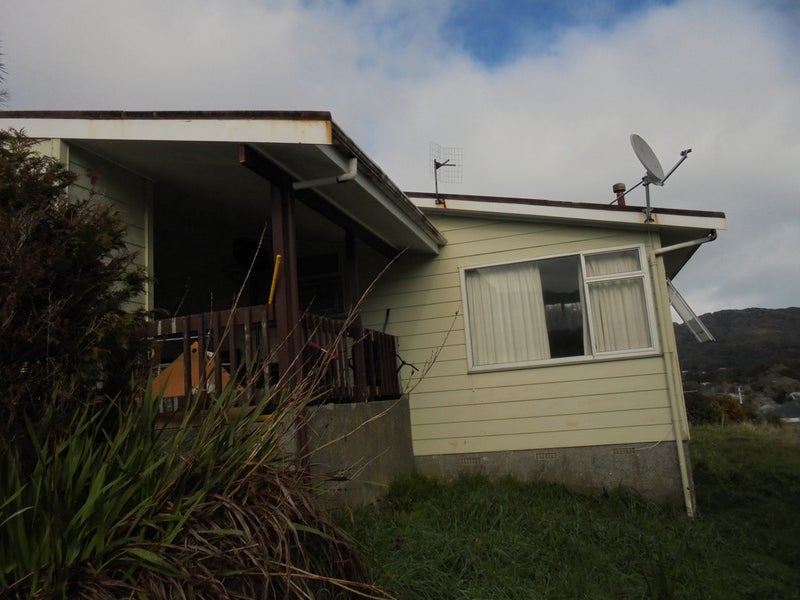 7 Tyrone Grove, Wainuiomata, Lower Hutt - Carousel 2