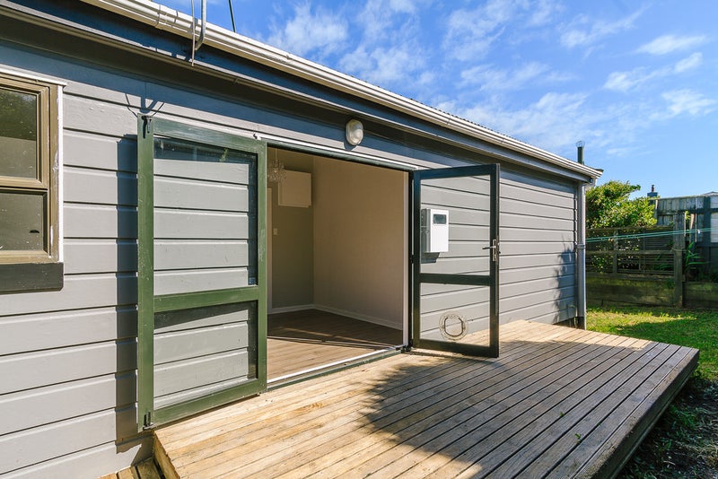 8 Chapman Street, Newlands, Wellington - Carousel 2