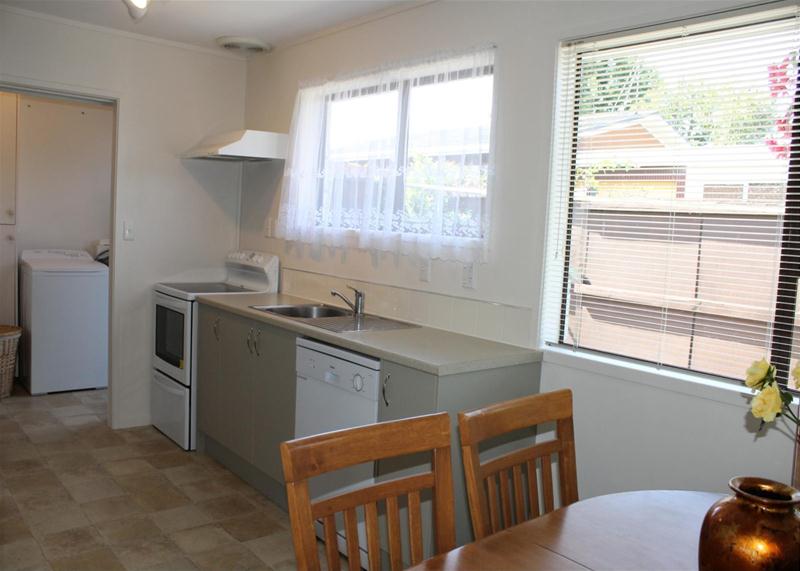 2/12 Cromdale Avenue, Highland Park, Auckland - Carousel 2