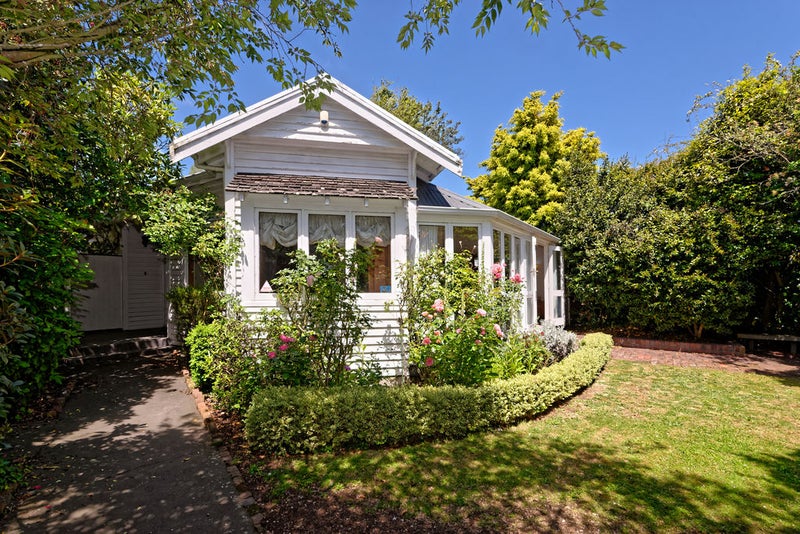 8 Wairarapa Terrace, Merivale, Christchurch - Carousel 1
