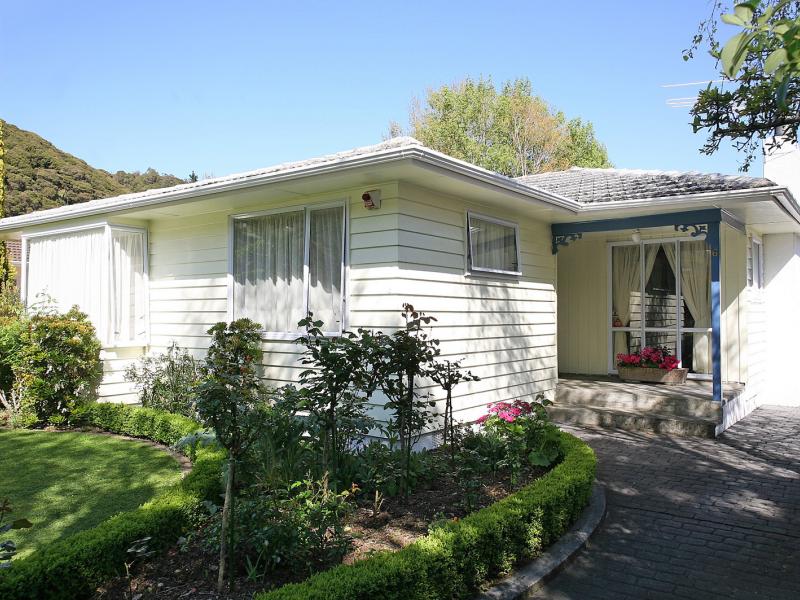 6 Cleary Street, Waterloo, Lower Hutt - Carousel 2