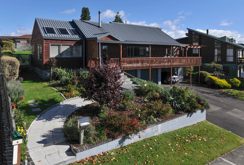 7 Mark Place, Lynmore, Rotorua - Carousel 1