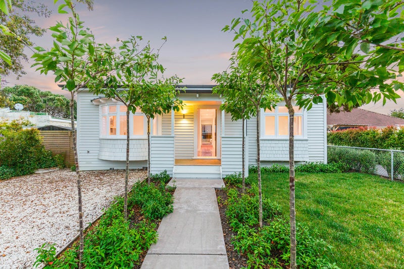 17 Fairlands Avenue, Waterview, Auckland - Carousel 1