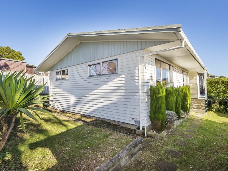 59 Stewart Drive, Newlands, Wellington - Carousel 1