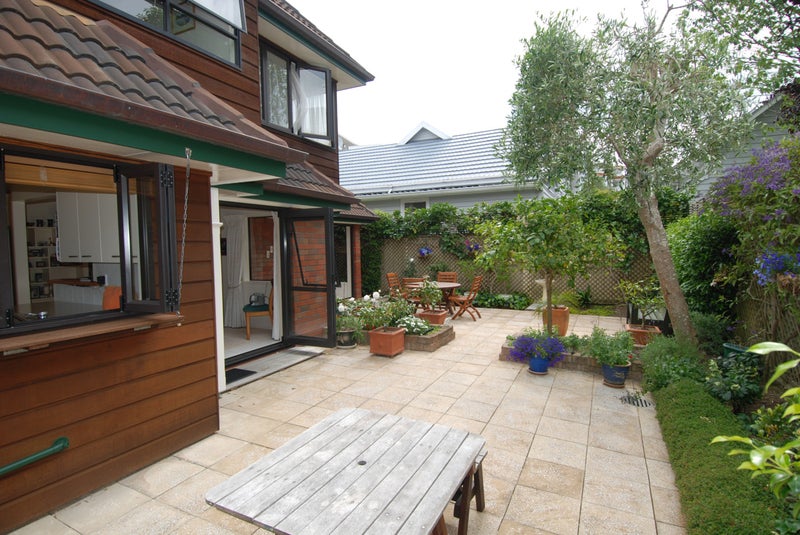 2/4 Taranaki Road, Kohimarama, Auckland - Carousel 2