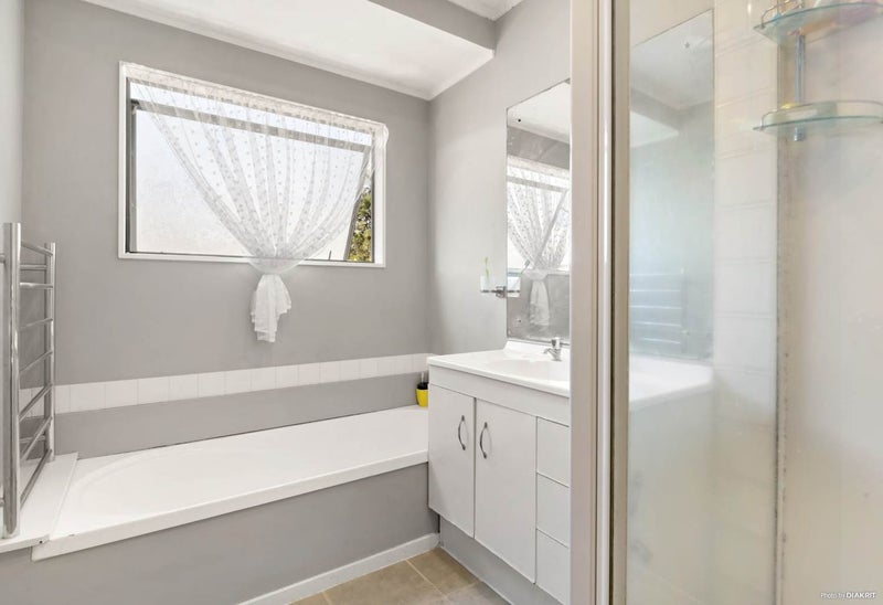 2/26 Fernlea Rise, Bayview, Auckland - Carousel 2