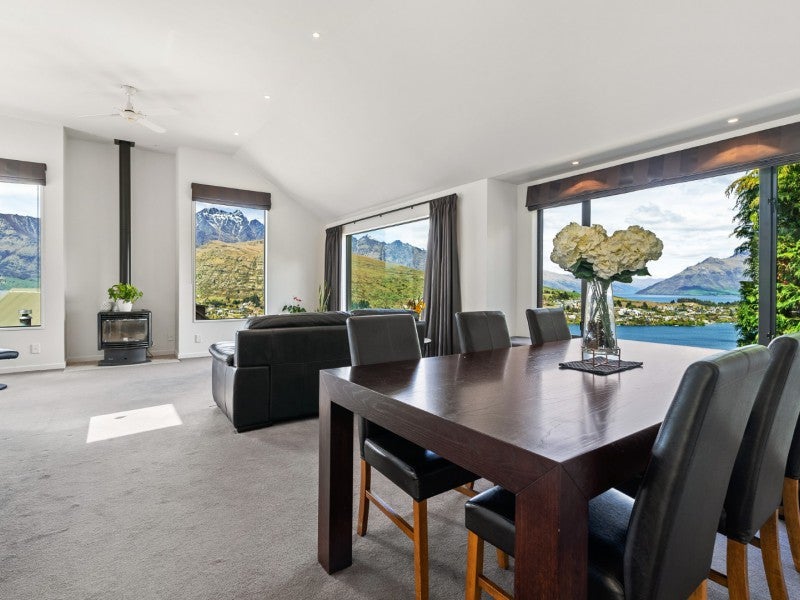 8 Goldleaf Hill, Queenstown, Queenstown - Carousel 2