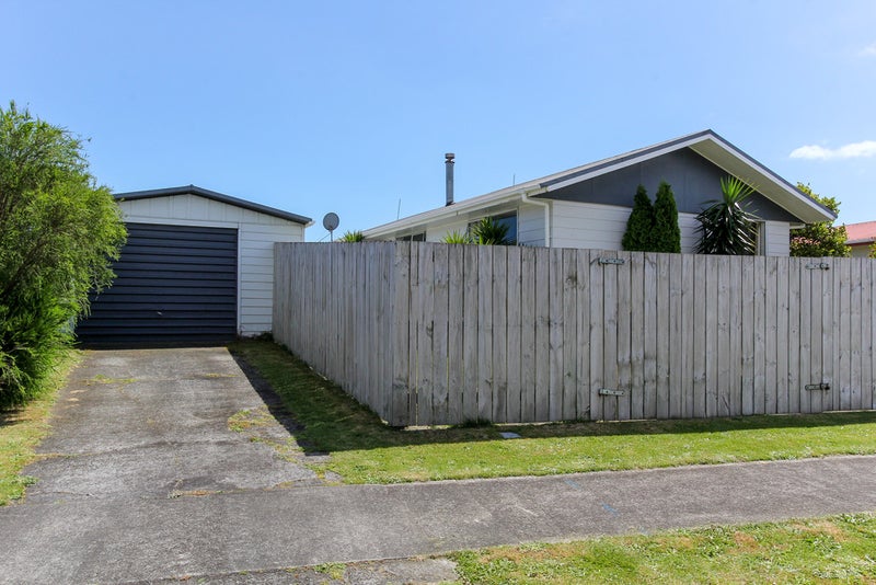 217 Parklands Avenue, Bell Block, New Plymouth - Carousel 24
